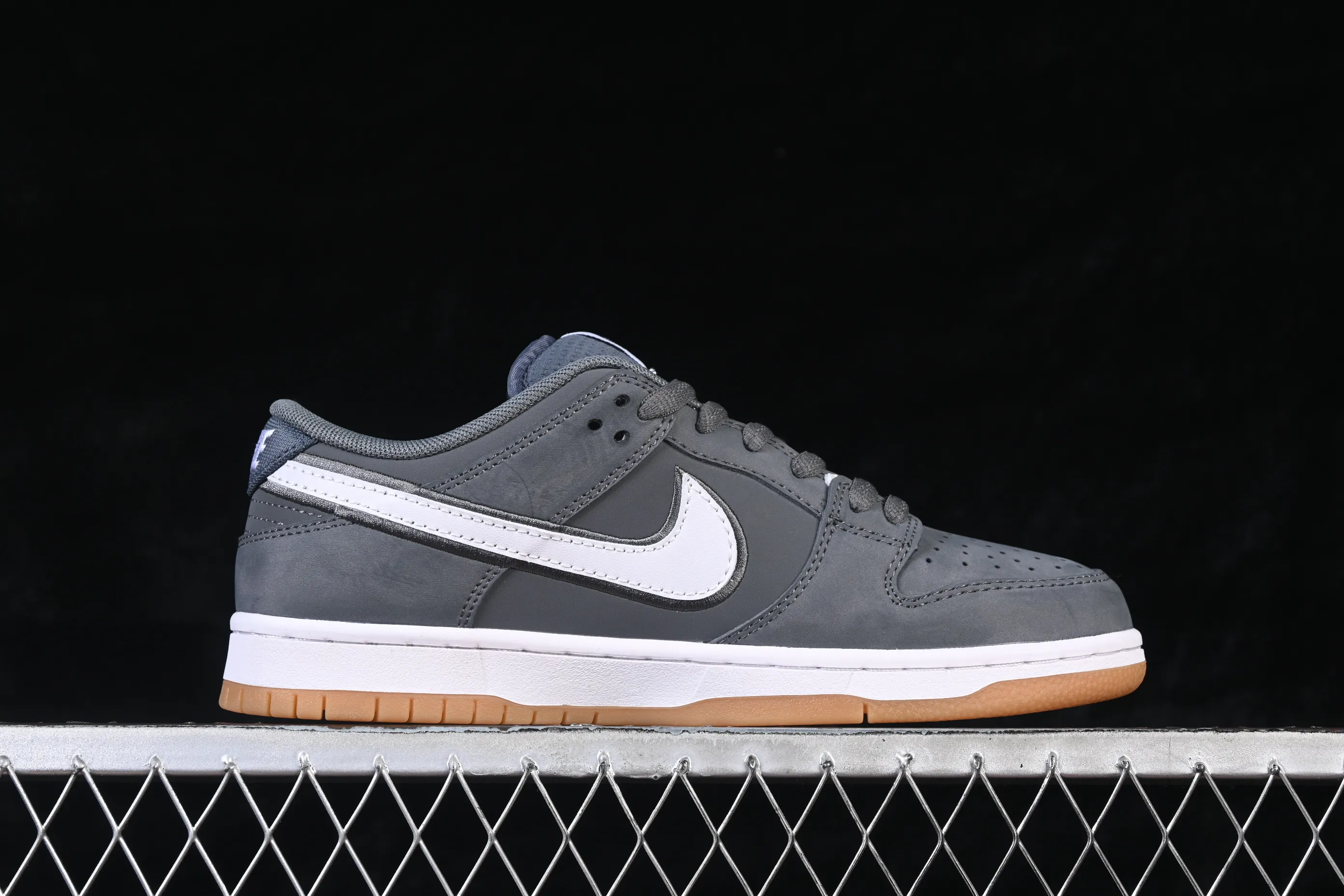 All categories Nk SB Dunk series Nk SB Dunk Low low-top sneakers Nike SB Dunk Low suede gray raw rubber SB low-top casual sneakers FZ1287-300
